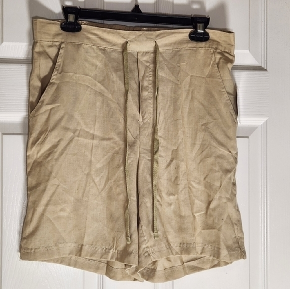 Emily‎ Daniels Beige Khaki Linen Rayon Blend Shorts NWT Medium Pockets